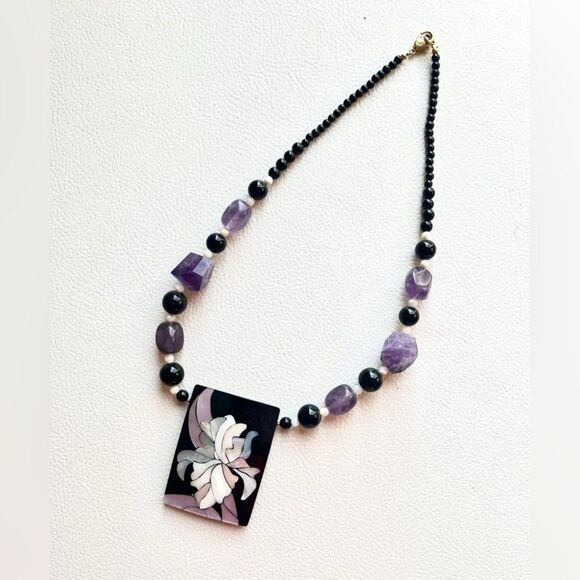 Vintage Lee Sands Black beads, Amethyst, Mother of Pearl Flower necklace! - Picture 1 of 12